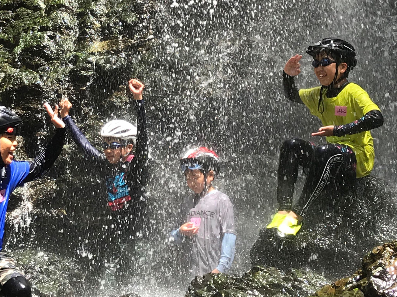 qlAĂ𑶕Ɋy߂ANeBreBłI