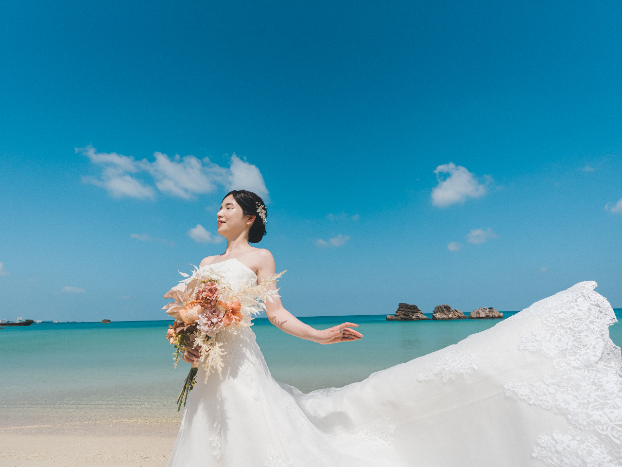 旅フォト】沖縄本島◇ドレス2着付◇ ビーチフォトプラン・撮影データ50