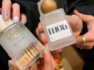 おひとり2本のナチュラルフレグランスを作成!1本は大切な方へプレゼント!メッセージカードもラッピングもお楽しみください。