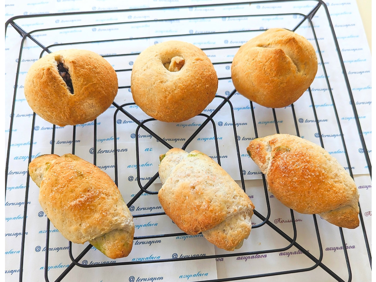 写真には、あんぱんにくるみが着いてますが、レッスンでは何も乗せません