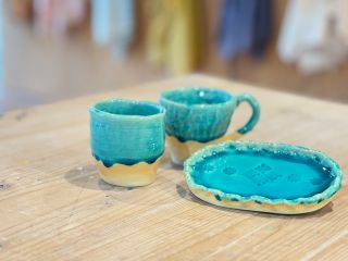 お作りいただいた器を沖縄の海を思わせる 『青の器』に焼き上げてお届けします