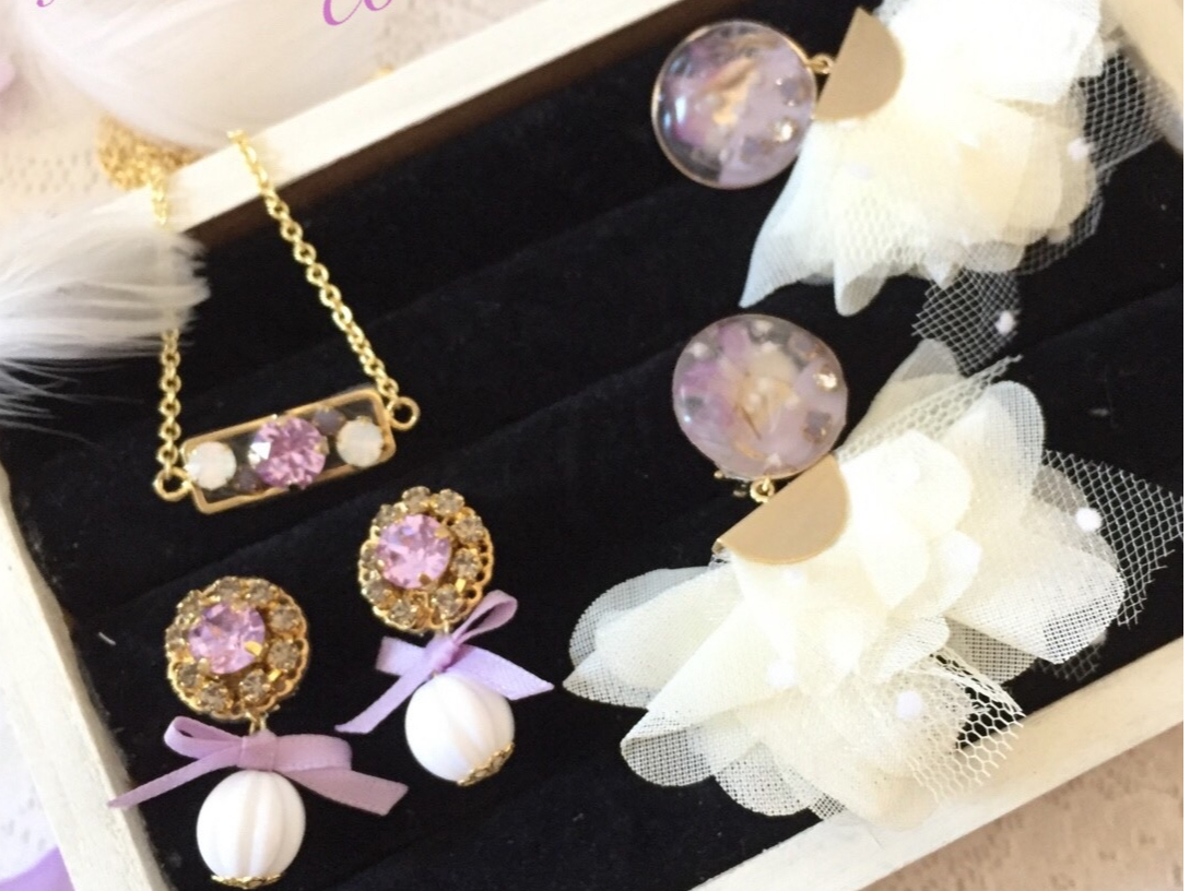 ネックレス、イヤリング。イヤリングは、パーツによりプラスになります。(100円から)