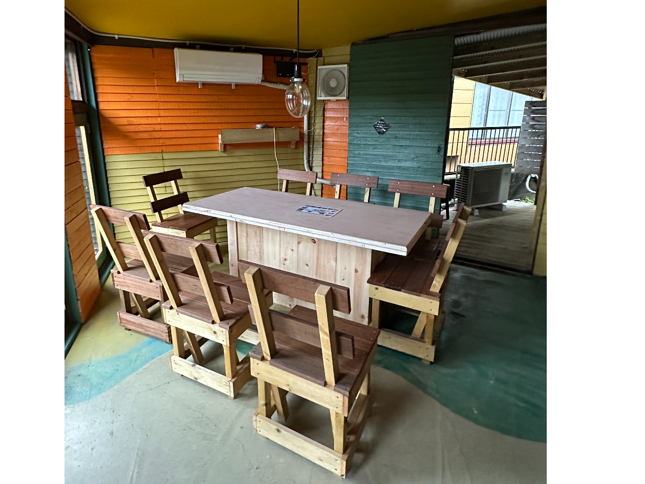 ����̃e�[�u���ƈ֎q�i�G�A�R���������j