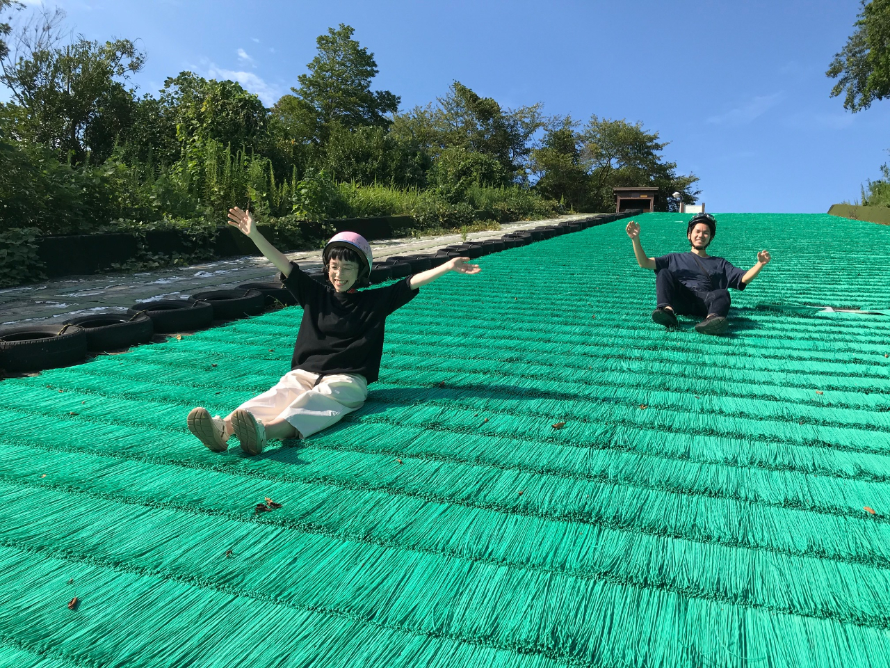 海が見える巨大そりゲレンデもあります!ソリも無料でレンタル出来ます♪