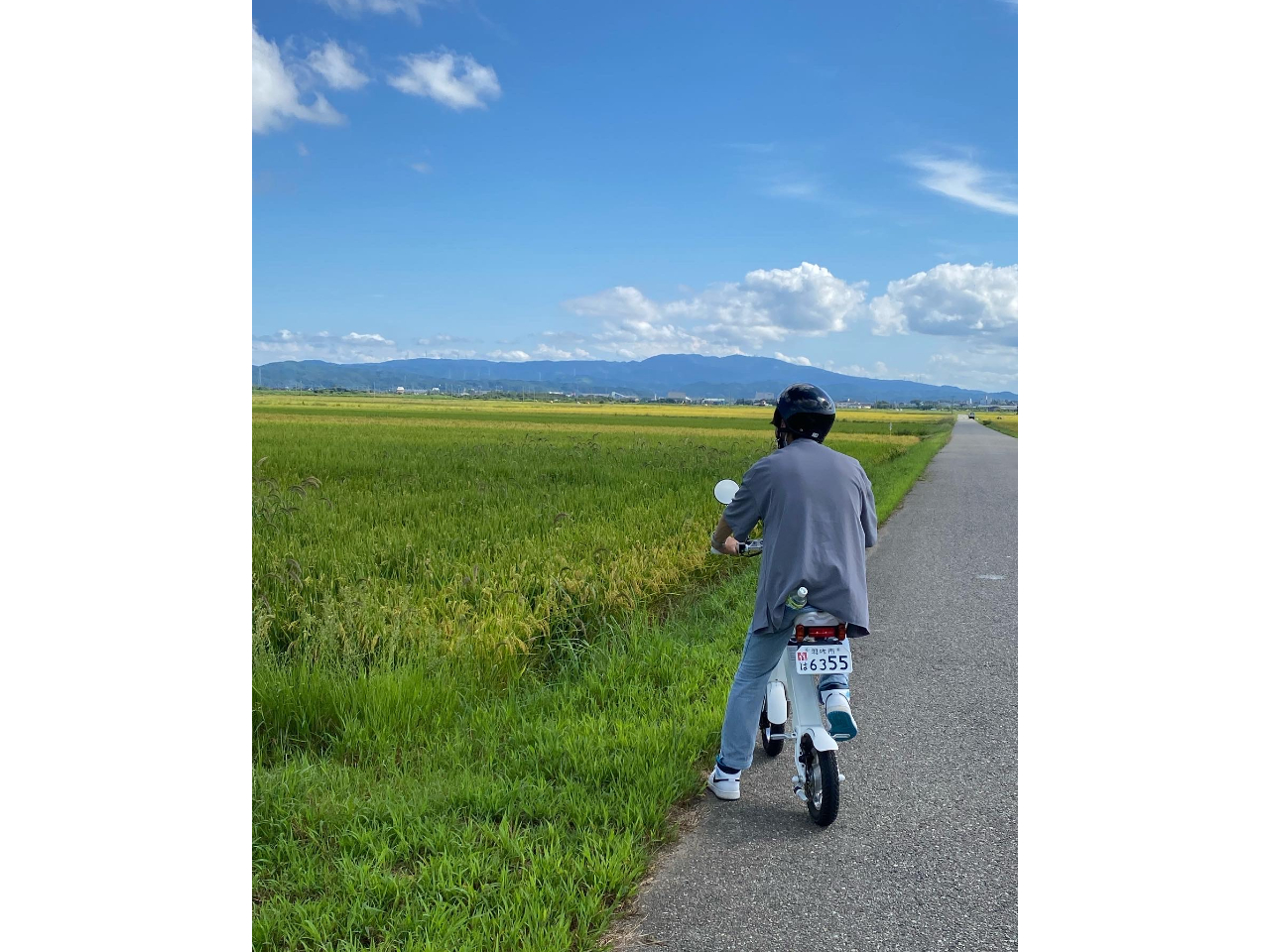 見渡す限り田園ロード♪ あの名曲をバイクのスピーカーで流せばテンションMAX!