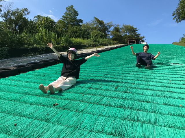 海が見える巨大そりゲレンデもあります!ソリも無料でレンタル出来ます♪