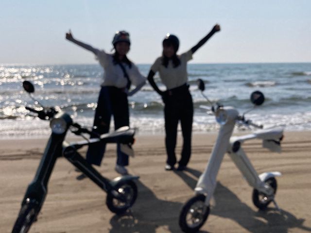 日本で唯一ここだけ、波打ち際まで走れる砂浜ロード。天気の良い日には催行のシチュエーション!映える写真できめて下さい(⌒∇⌒)