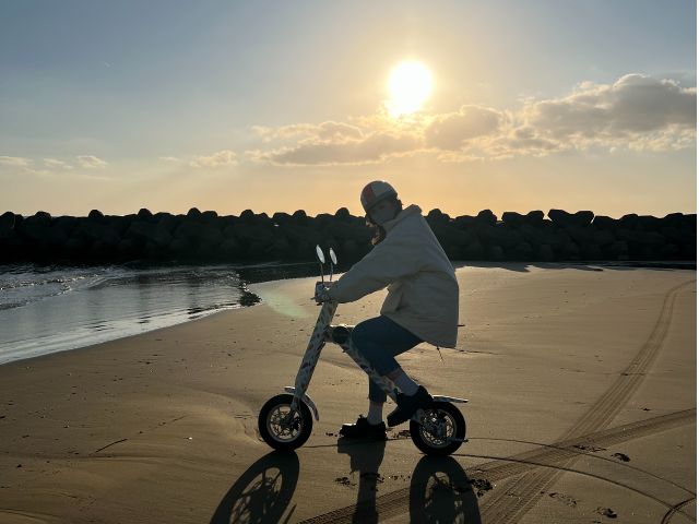 少し離れた柴垣海岸。ここでも綺麗な映え夕陽!千里浜海岸沿いでは素敵な夕陽の時間帯。大切な人と大切な時間、大切な思い出がたくさん作れますよ(⌒∇⌒)