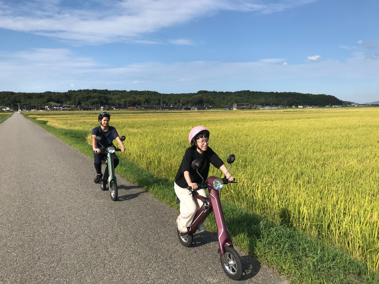 見渡す限り田園ロード♪ あの名曲をバイクのスピーカーで流せばテンションMAX!
