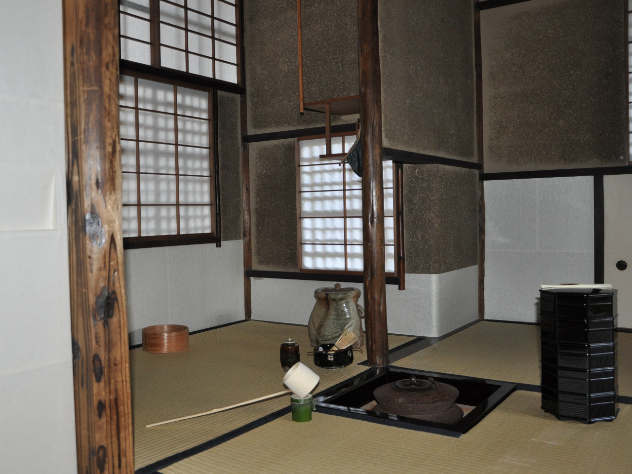 ���s�{���̒뉀���ɂ��钃���i�]�ˎ���̌��z�j�����̗l�q�B�Â������͋M�d�ł��B�����̎��ɒ��ł����𒸂����Ƃ��ł��܂��B