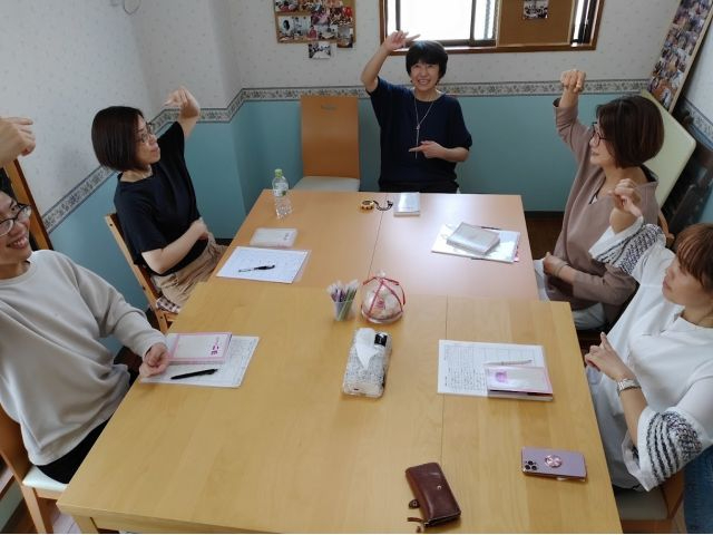 �I�����C���iZOOM�j���o�b��ʂ�ʂ��Ėڂ̃g���[�j���O��i�摜�̓C���[�W�j