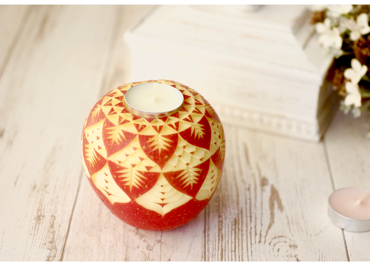 りんごカービングで、クリスマスの食卓にぴったりなホルダーを制作できます