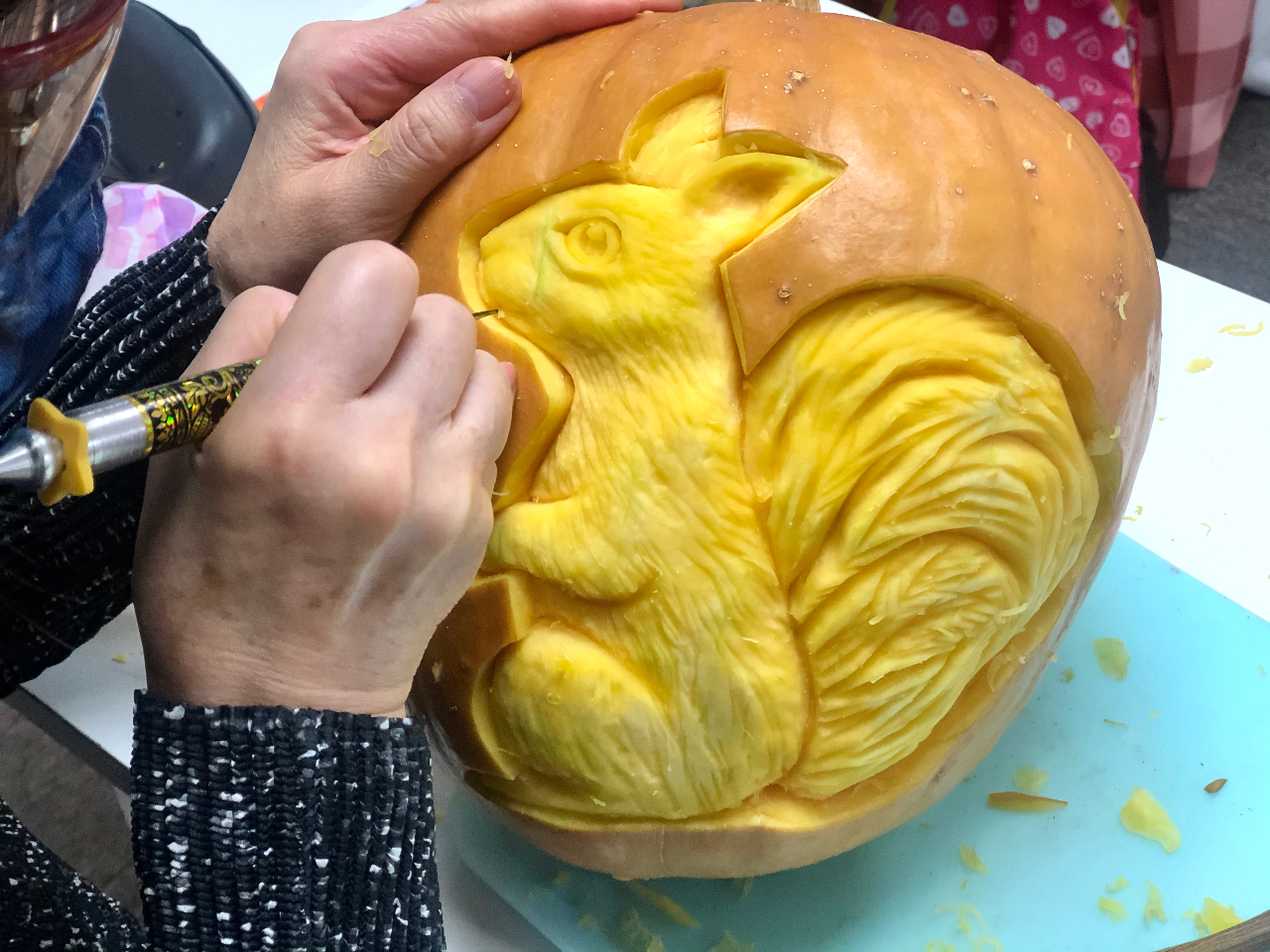 ハロウィンの時期にはカボチャを使ったカービングが楽しめます。初心者から経験者までさまざまなデザインを取り揃えています。