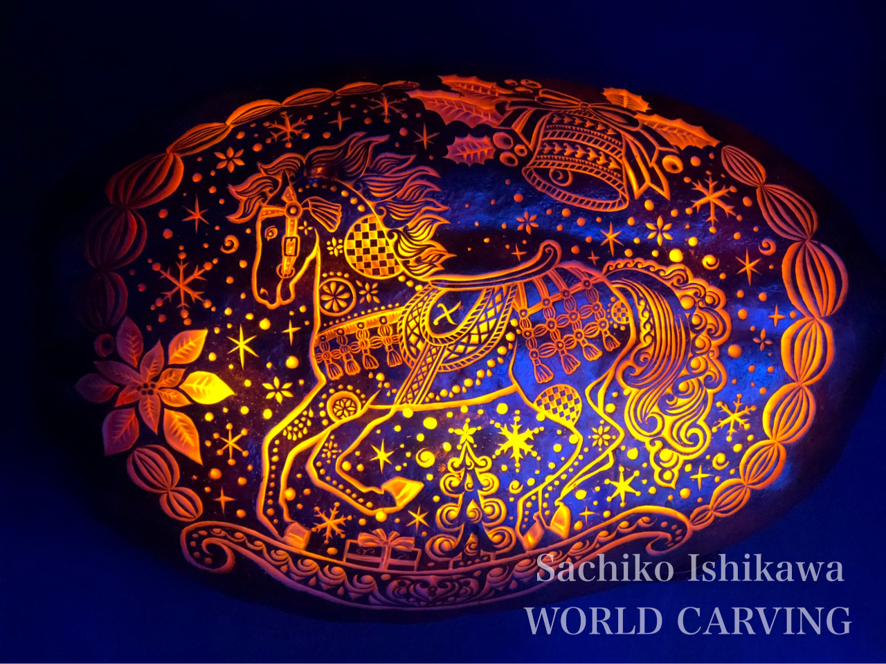 講師の作品です。大きなカボチャにクリスマスをイメージするデザインをカービングしました。中をくり抜いてランタンにすると、とても美しいクリスマスオブジェになります。