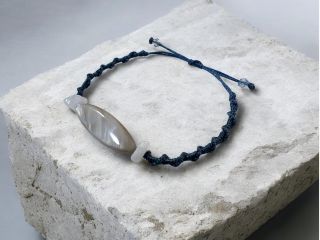 初心者大歓迎です。どなたでも簡単にブレスレットが制作できます。お揃いで作るプレゼントにも作ることもできます。