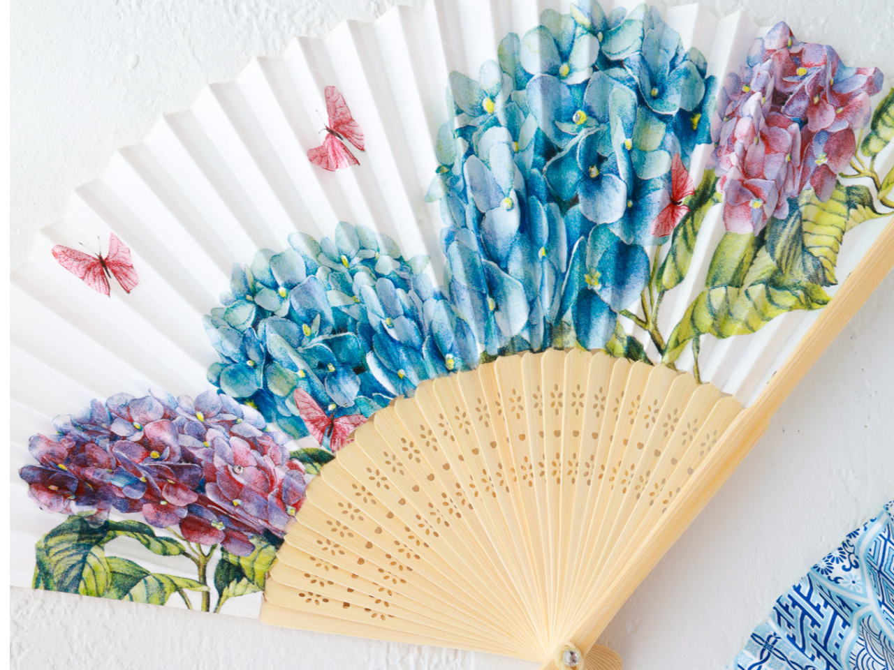 絵柄をカットして、貼ってます