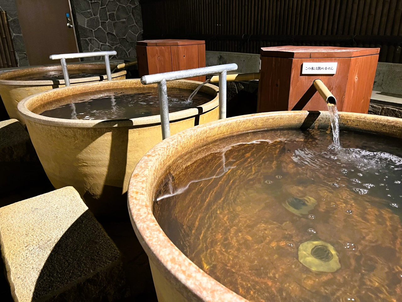 【壷湯】信楽焼の大壷でひとりゆっくりと妄想にふけるのもおつなものでは…