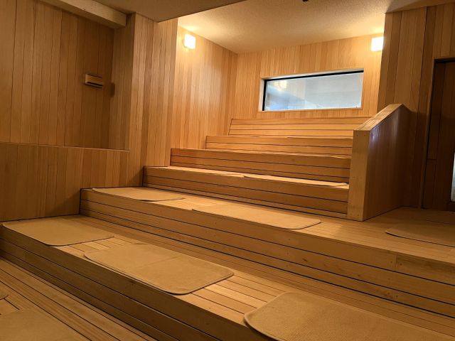 【タワーサウナ】遠赤外線作用により短時間で、大量発汗し老廃物を洗い流します。