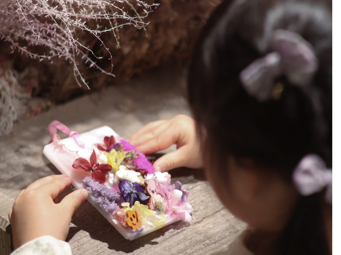 大人だけじゃない!小さなお子様も作れるメニューもたくさん用意しております。お子様と一緒にお花摘み体験も楽しめます。