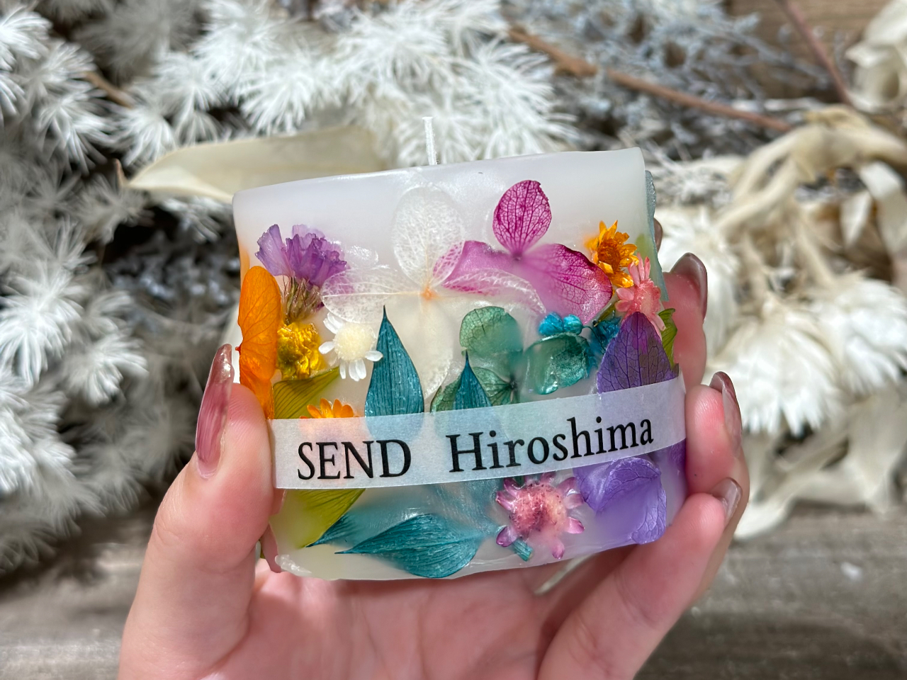 カラフルなお花を選べば存在感抜群です ※スタッフ作