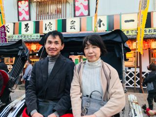 賑やかな街の中を、人混みを避けながら乗りっぱなしでご案内いたします