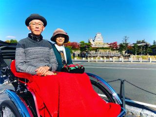 ツアーの始まり♪姫路城と記念撮影!