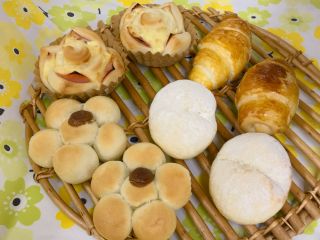粉から捏ねて本格おうちパン♪捏ね方マスターしておうちでも焼き立てのパン生活はいかがでしょう?