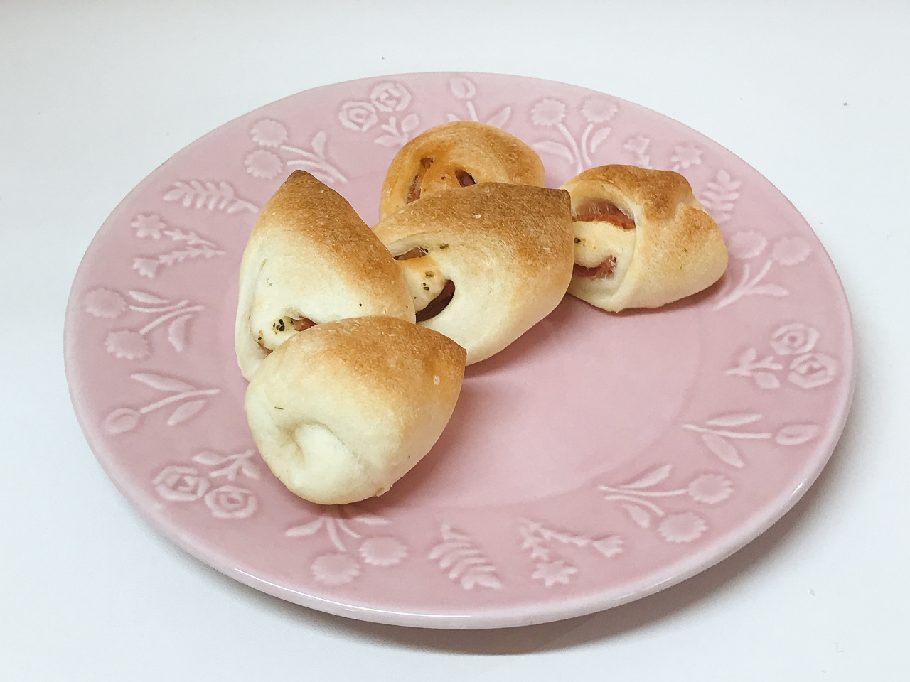 ベーコンエピは、お好みでブラックペッパーを♪