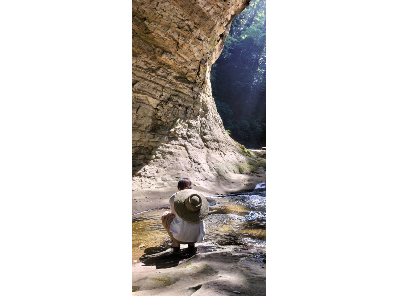 ヒーリングスポット【手掘り洞窟開墾場の滝】は絶景の秘境♪険しい獣道を歩いてたどり着きます。