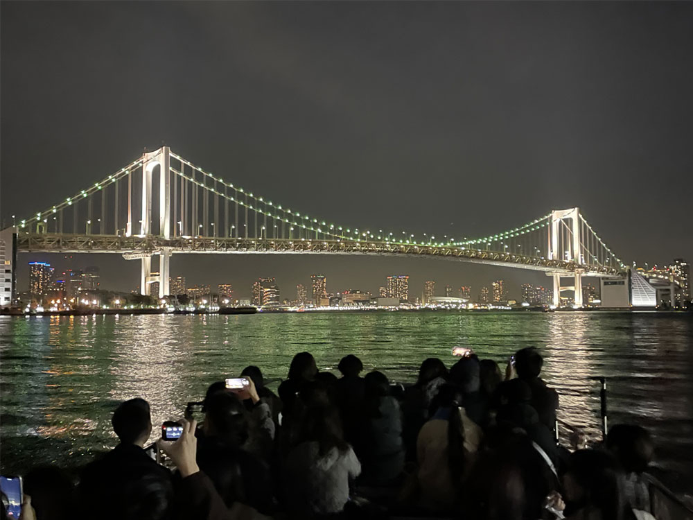 uC{[ubWv ڂ̑OɍLC̐ɂ͓`̃V{uC{[ubWv