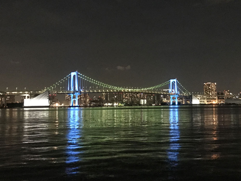 uC{[ubWv ڂ̑OɍLC̐ɂ͓`̃V{I