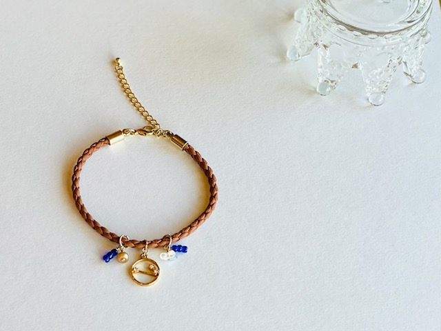 当店人気No.1【チャーム付き革ひものブレスレット作り 約60分】革ひも