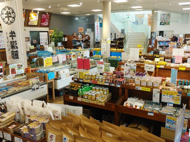 物産コーナー:天草市の名産品・お土産が購入できる物販コーナー。