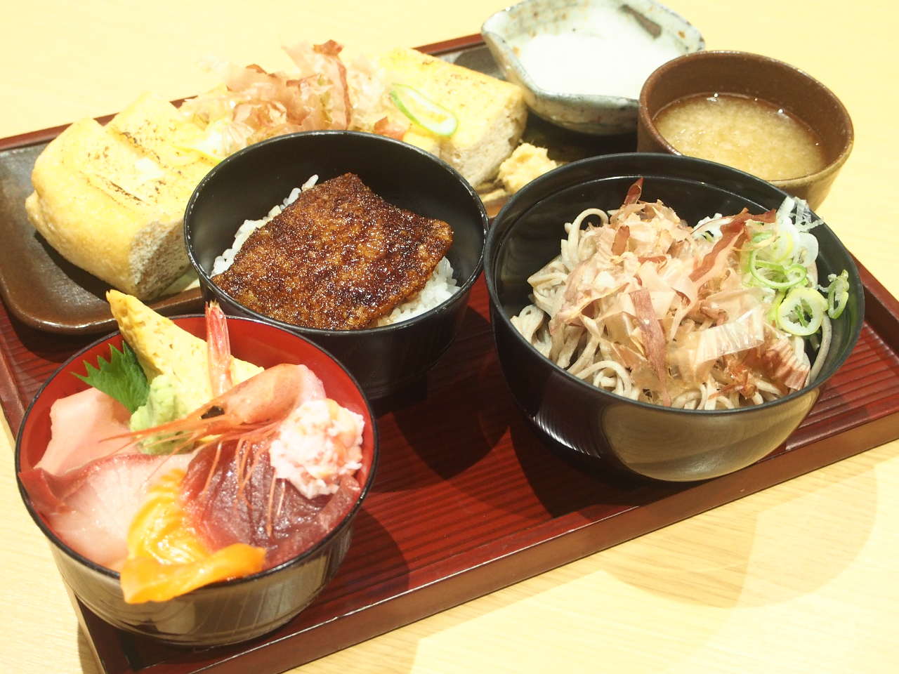 【福井市観光物産館 福福館】竹田の油あげ定食 1,628円(税込)福井の名物が一同に!観光物産館ならではコスパの高い商品です。