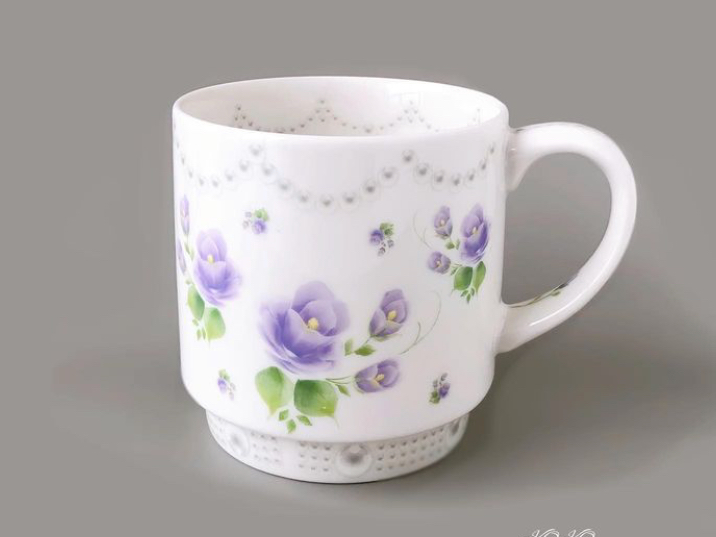 【ポーセラーツ体験レッスン】パール柄と花柄のマグカップお作りになりました。