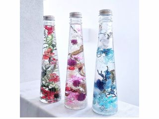 お花のインテリアとして飾る事ができるハーバリウム作りです。お好みのお花を選んで自由にお作りいただけます。ビンの特徴はツリーの様に見えるのが魅力です。