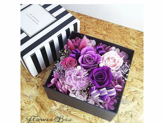 プリザーブドフラワーボックス(ギフトにも最適。ボックスの中に自由にデザインをしてお作りいただけます。お花のお色は選べます。)