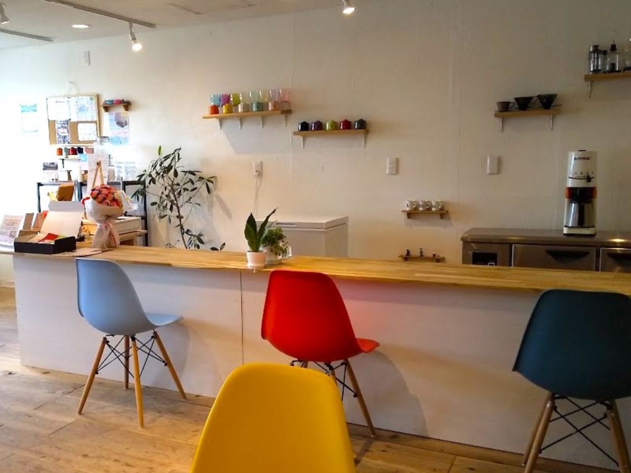 �J�t�F�c�Ƃ����Ă���܂��̂ŁA�J�t�F�̂����p�����҂����Ă���܂��I