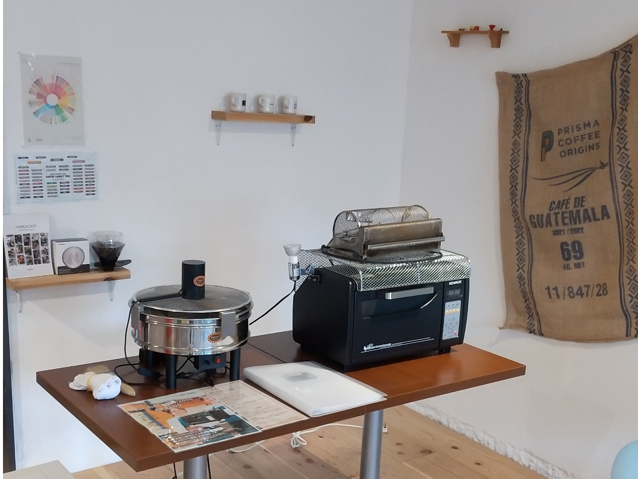 焙煎は簡単にできますのでご安心ください♪コーヒーの座学も行います。