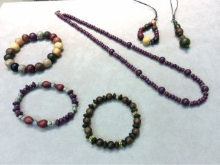 ストラップは右上のものがイメージになります