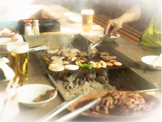 冬山をモービルで駆け抜け、ソウルフードのジンギスカンで札幌を満喫!