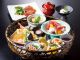 彩り遊膳 竹籠盛り 5,500円(先付、小鉢、口取り、お造り、煮物、和牛ステーキ、天ぷら、御飯、汁物、香の物、水菓子、コーヒーまたは紅茶)