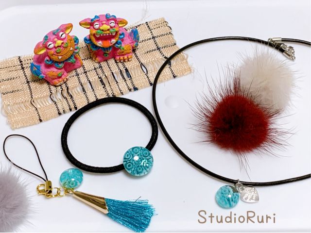 この薄いブルー系のお花柄が一番人気です♪あなたは何色がお好み〜?