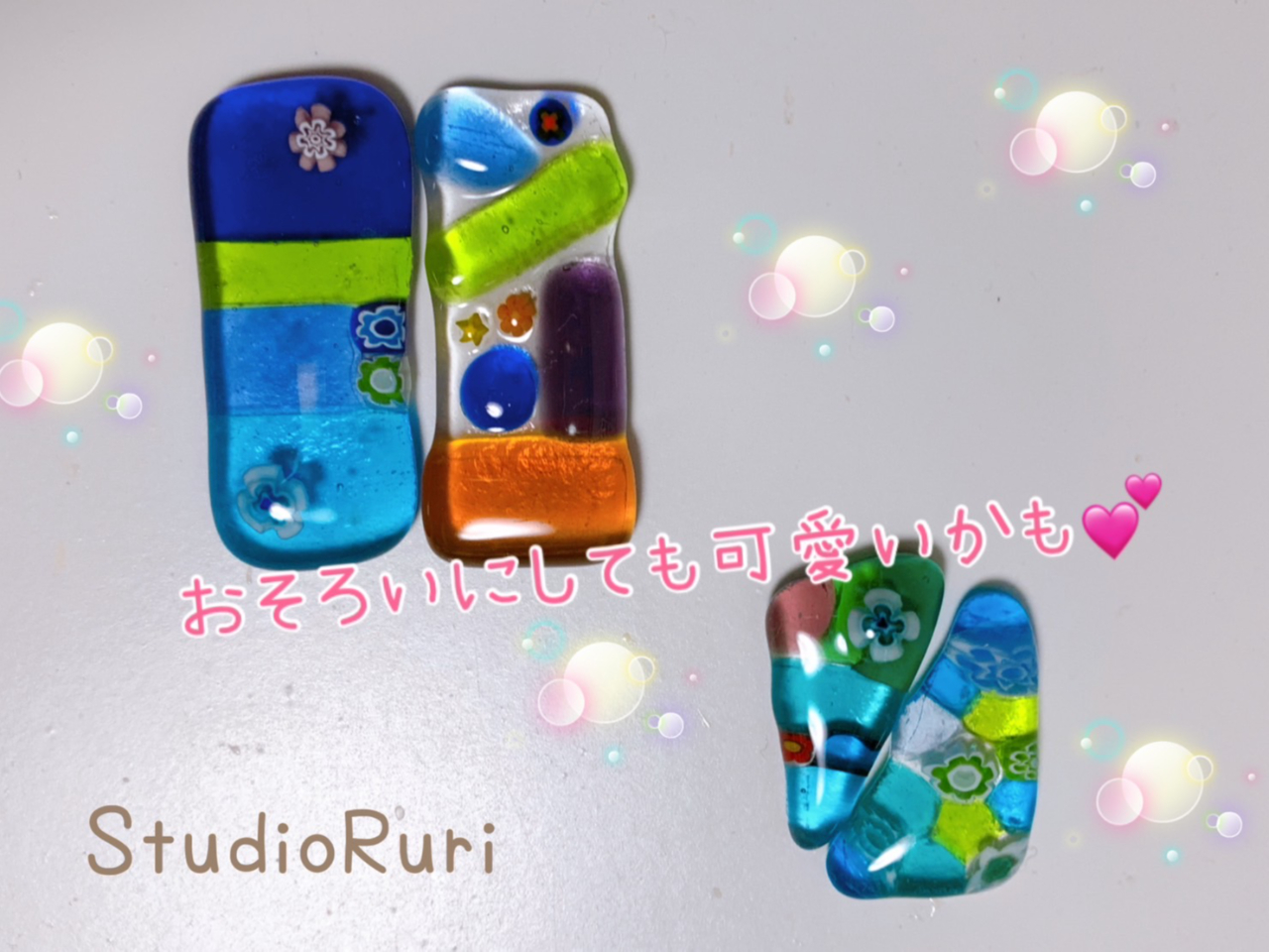 焼き上がったガラスは、角が取れて丸みが出るので・・・カットした2つはぴったりはくっつかないです。焼き加減も多少はご要望を聞けますよ〜♪