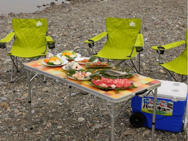 アウトドアチェアやテーブルなど、BBQ以外で必要な備品のレンタルも行っております。