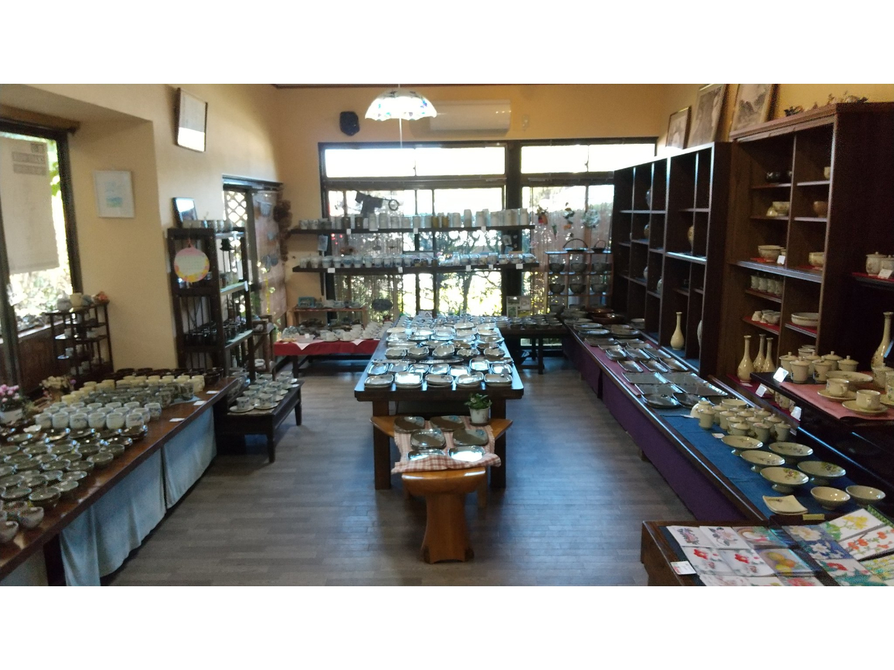 炎舞陶苑の絵付け体験
お好きな時間に来て体験が可能です♪
旅の思い出にいかかですか?
完成後には郵送可能です♪