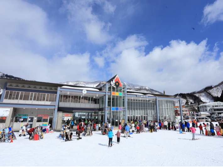 【4名様以上用!】白山一里野温泉スキー場 手ぶらde日帰り スキーツアー<金沢駅...