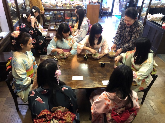 e[uȂ10܂őΉł܂B_āAَqƋɂ܂