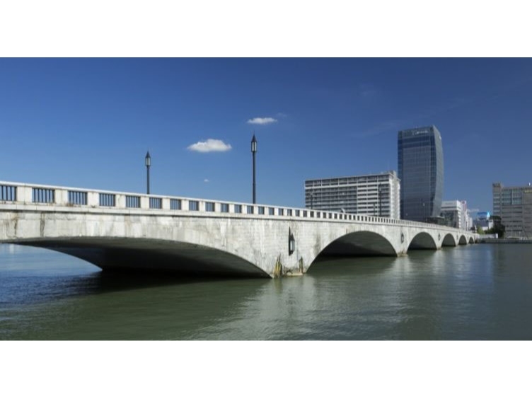 uɂv̗́AVs̃V{MZ̗YȒ߂Ɩ㋴̂UAA[`ꂢɎBʐ^X|bgē܂B 