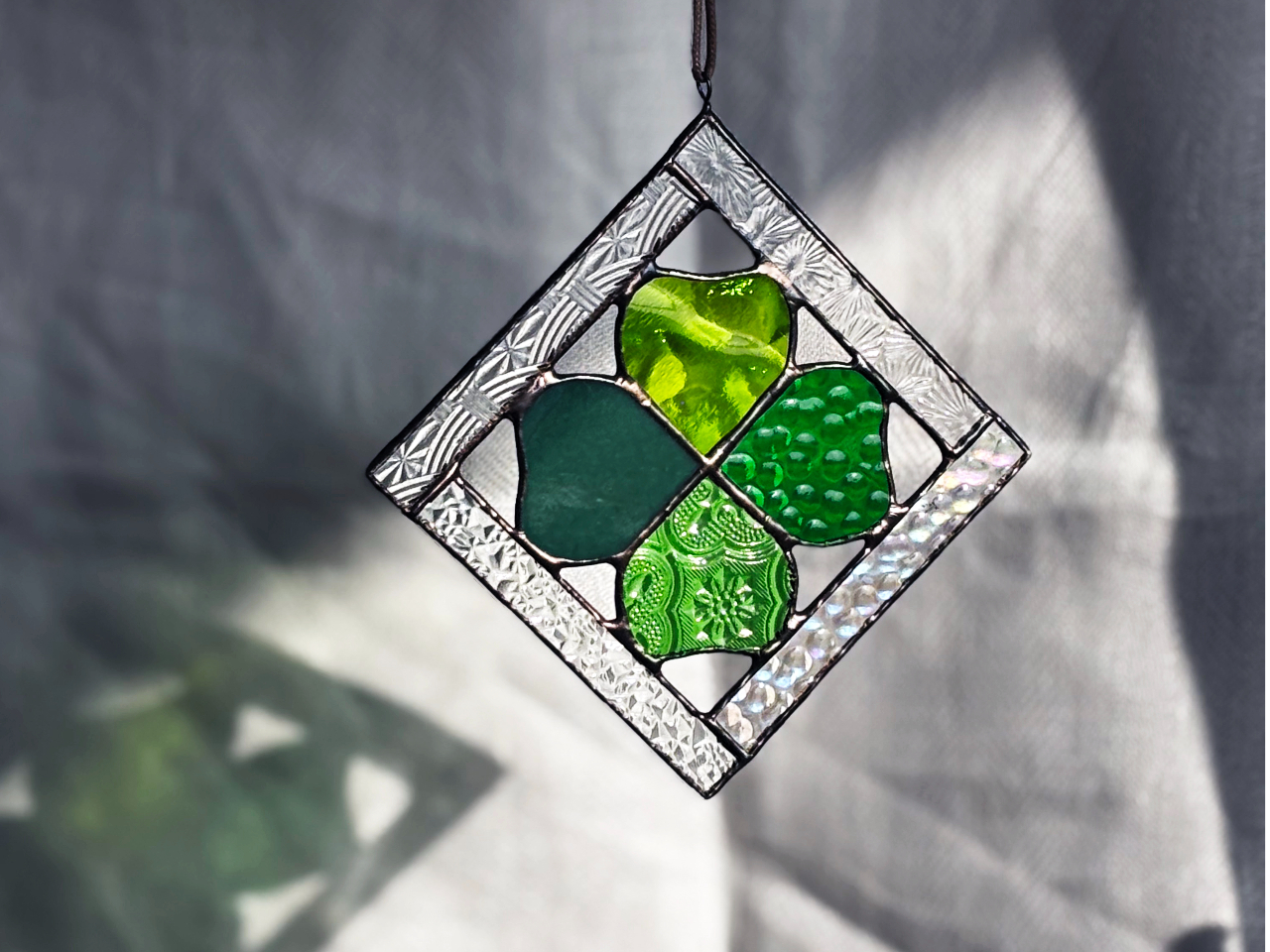 �h��邽�тɌ����ʂœ����T���L���b�`���[�B ����́u���̓�����v���ς��̂��y���߂܂��B